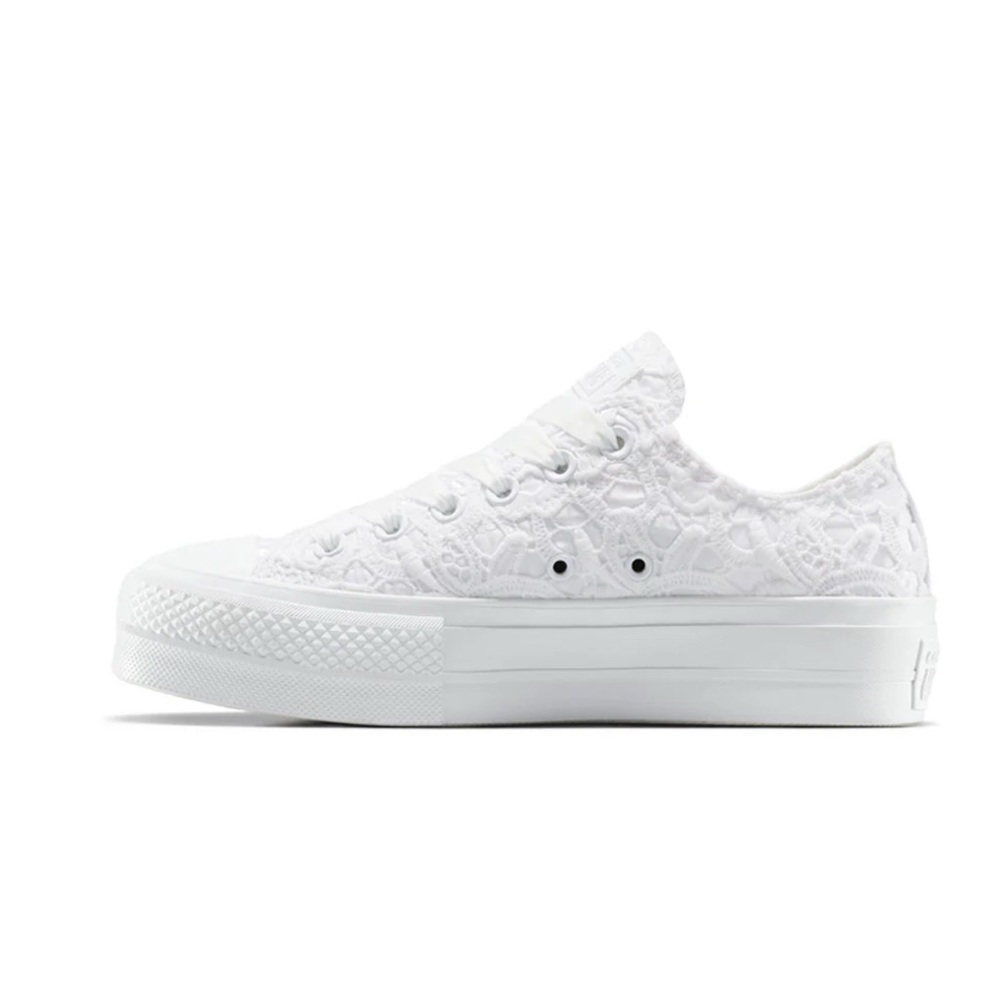 Converse Women's Lace-Textured White Sneakers new with tag in the box - Picture 3 of 3